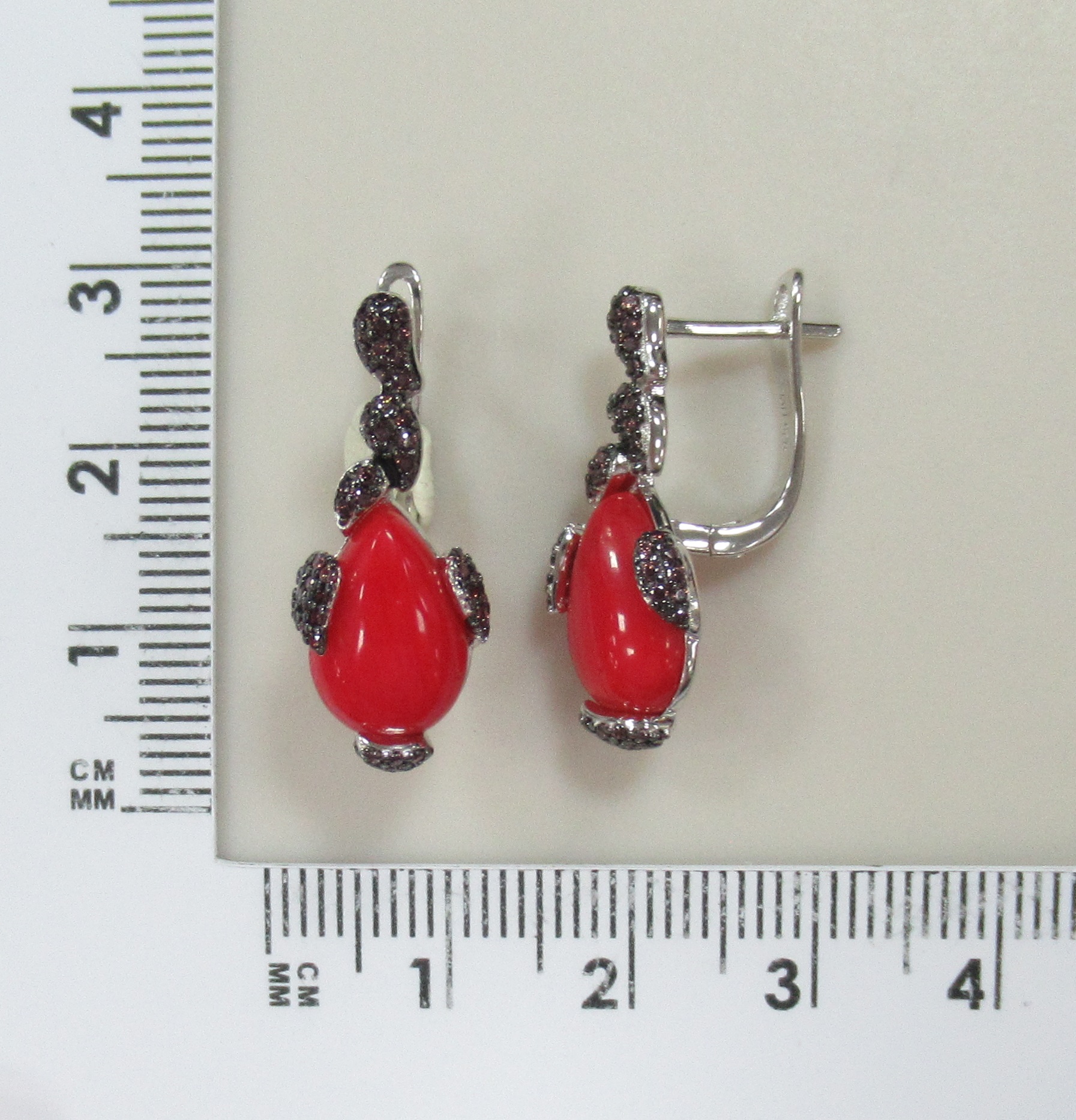 Серебряные серьги с кораллами